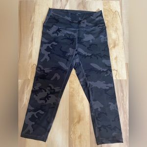 New Zyia Forest Camo Luxe Hi-rise Capri 20"